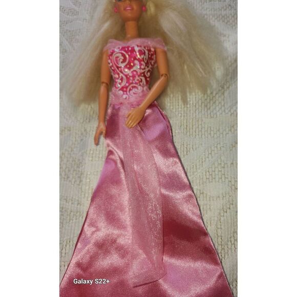 Barbie Mattel with candy pop dress and gown - Picture 4 of 11